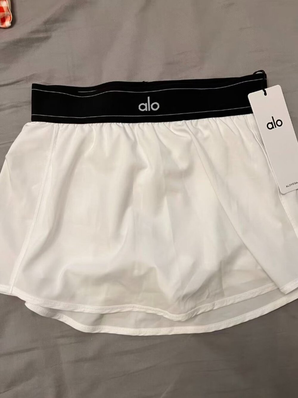 ALO Yoga White Mini Skort with Black Waistband - Picture 2 of 2